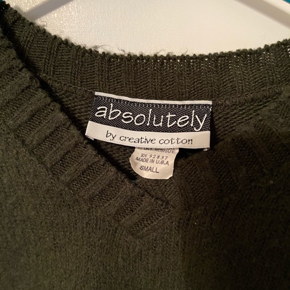 Hunter Green vintage V neck sweater - Picture 4 of 5